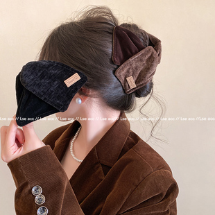 复古丝绒三角抓夹女高级感2025新款高端后脑勺盘发大号鲨鱼夹发卡