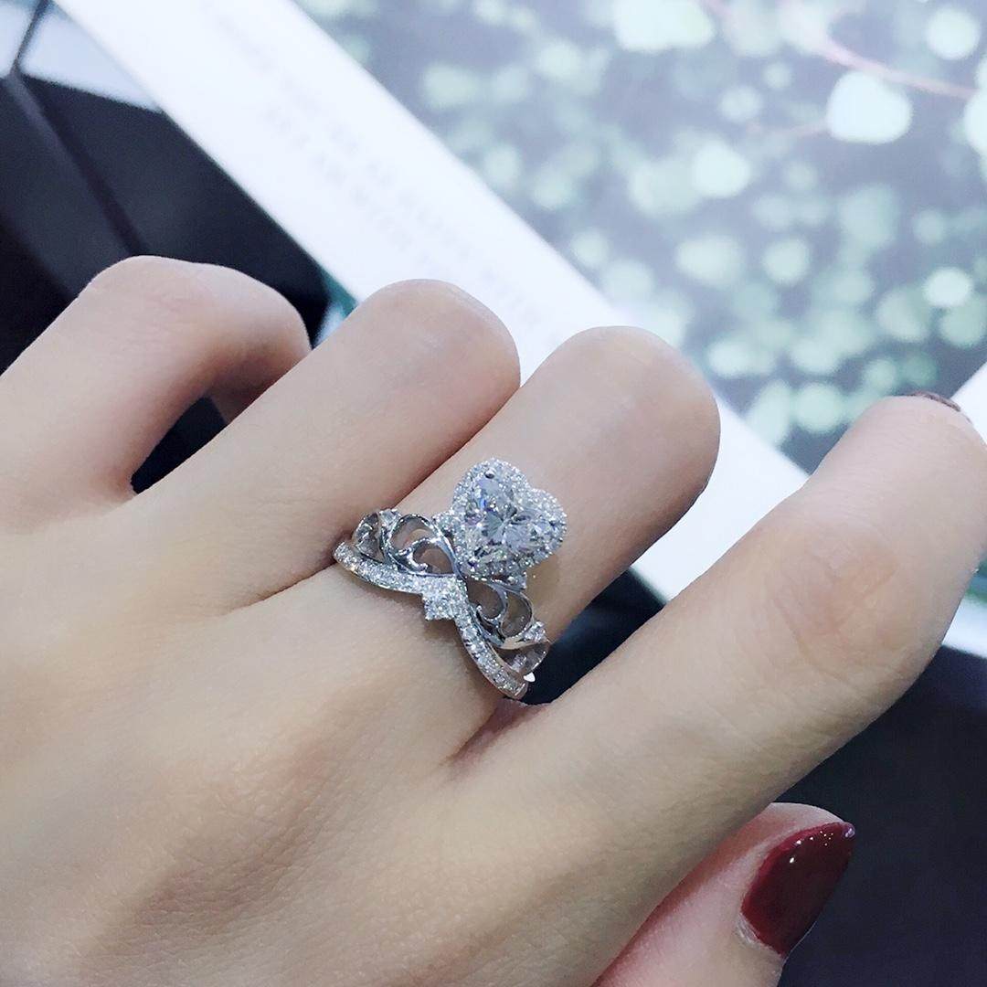 福大生 心形天然钻石女戒 群镶白18K金异形结婚钻戒 心形婚戒定制