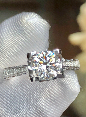 福大生钻石女戒指18K白金70分求婚钻戒女一克拉结婚群镶钻石正品
