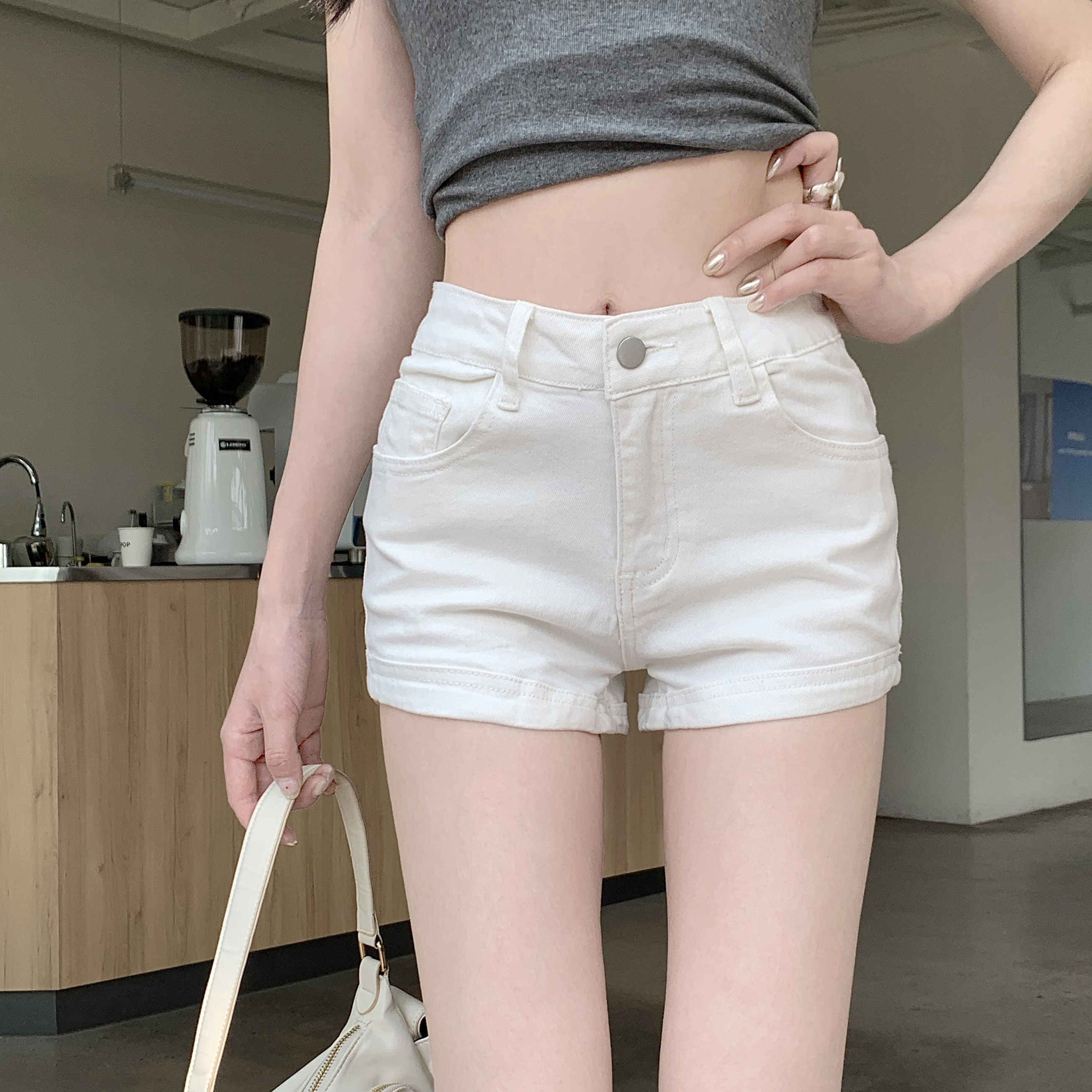 白色辣妹牛仔短裤女2025夏季新款高腰弹力紧身阔腿a字包臀热裤子