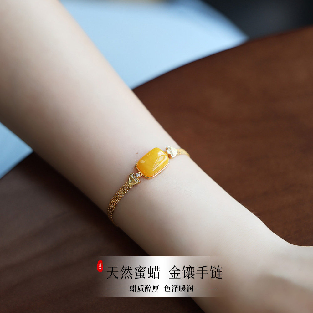 天然俄料蜜蜡琥珀手链鸡油红方糖镶钻手轻奢大气腕带通勤百搭小众