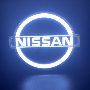 适用11-20骐达中网标带灯发光前标12-21年轩逸经典日产发光车标志