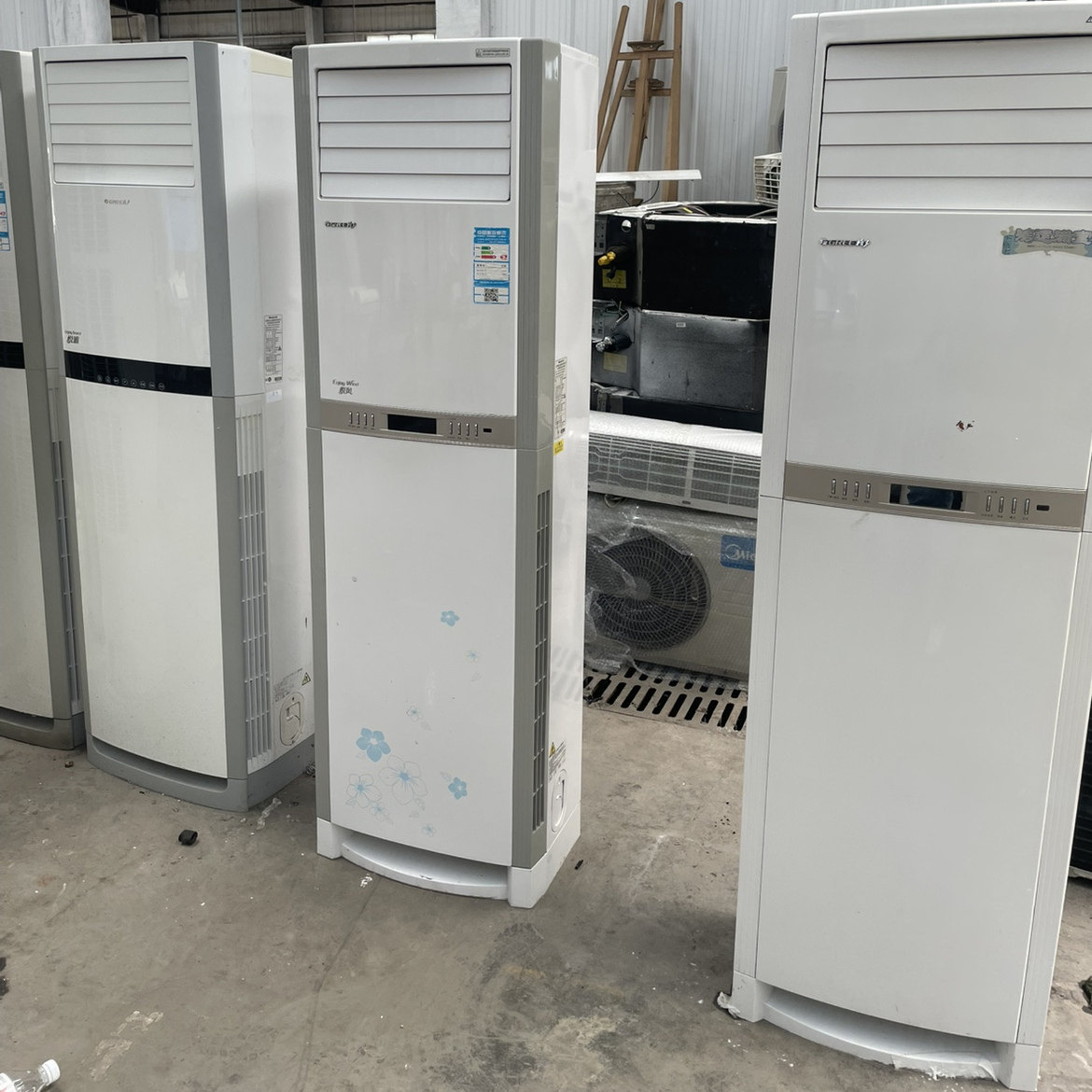 出售回收二手空调2匹3匹5匹10匹柜机八九成新和空调遥控器