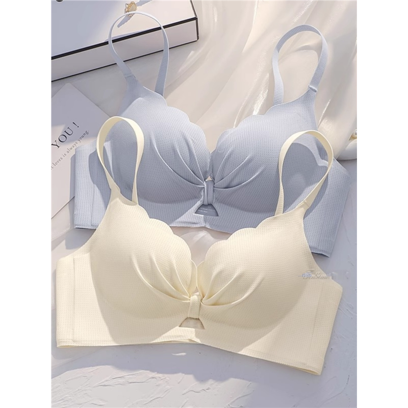 内衣女小胸聚拢显大收副乳防下垂无痕夏季薄款无钢圈文胸内裤套装