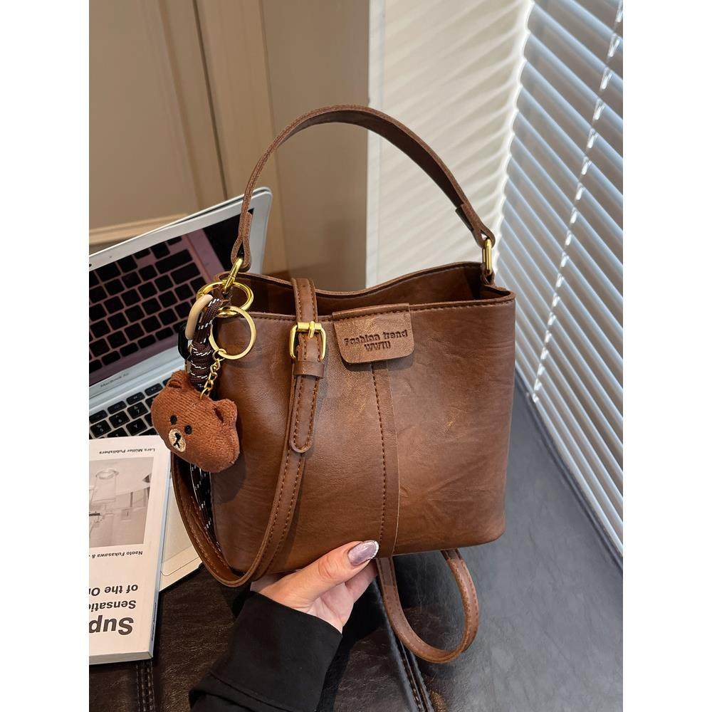 流行爆款手提水桶包女2025秋冬新款时尚复古单肩包日常通勤斜挎包,箱包皮具/热销女包/男包,水桶包,淘宝优惠券,粉丝福利购,淘宝优惠卷