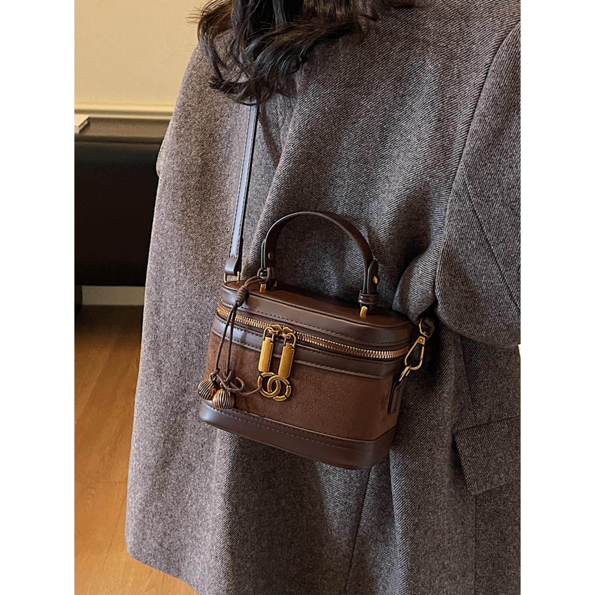 高级感小众包包女2026新款秋冬百搭复古斜挎包麂皮手提盒子水桶包,箱包皮具/热销女包/男包,水桶包,淘宝优惠券,粉丝福利购,淘宝优惠卷