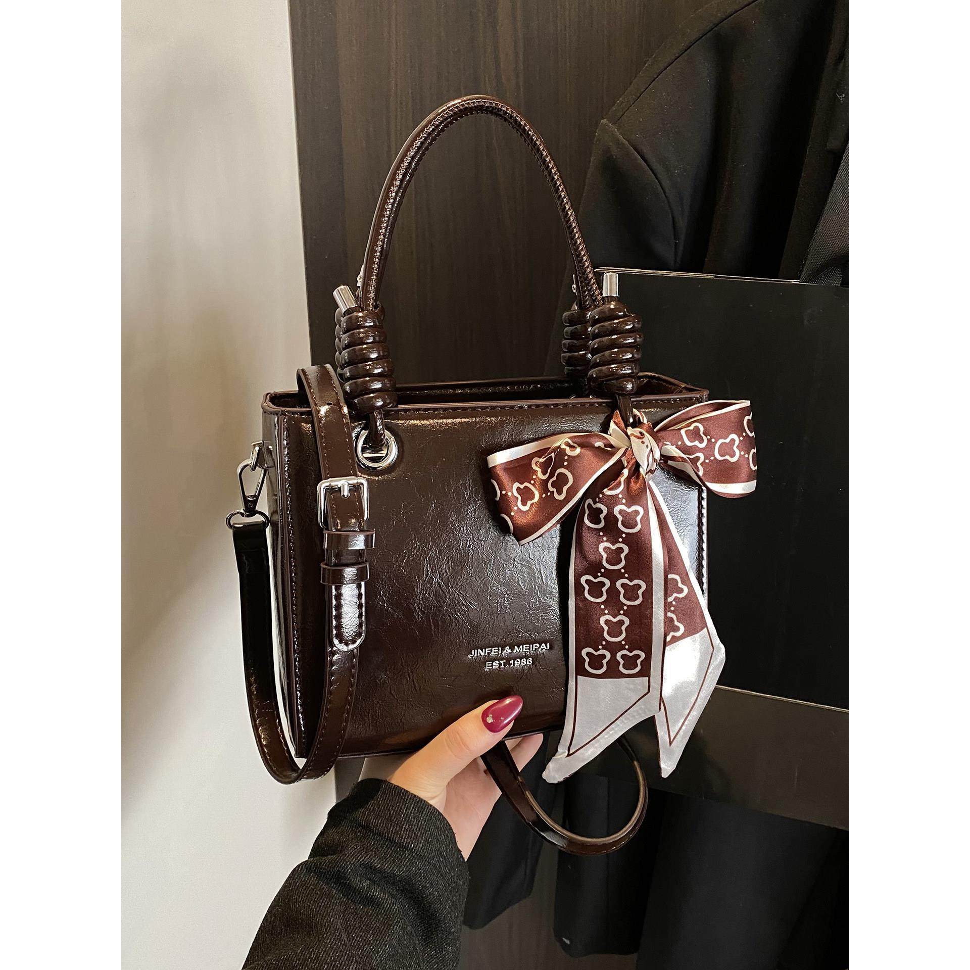 法式小众手提水桶包包女2025冬季新款日常休闲单肩包高级感斜挎包,箱包皮具/热销女包/男包,水桶包,淘宝优惠券,粉丝福利购,淘宝优惠卷