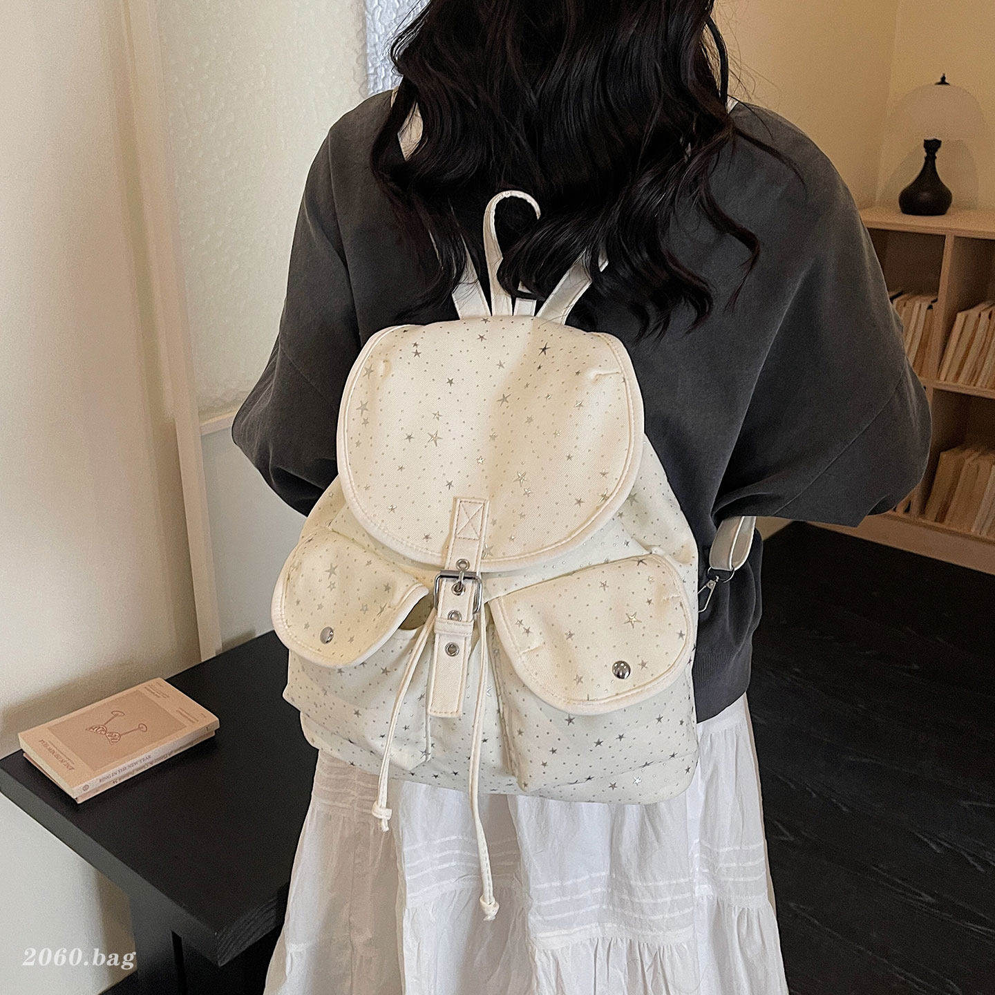 学院风星星帆布双肩背包女2026新款潮时尚通勤大容量休闲学生书包