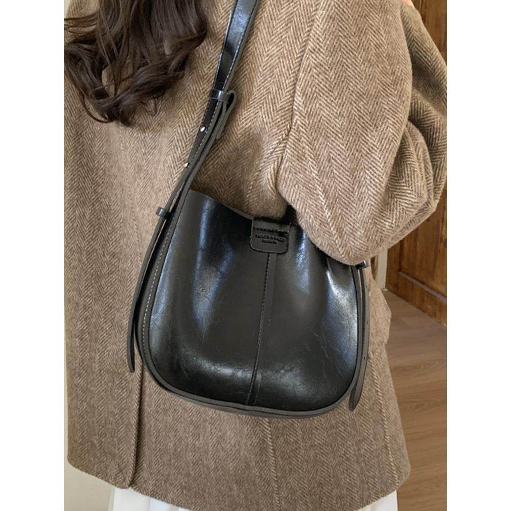 极简大水桶包包女2025新款高级感单肩腋下包时尚油蜡皮通勤托特包,箱包皮具/热销女包/男包,水桶包,淘宝优惠券,粉丝福利购,淘宝优惠卷