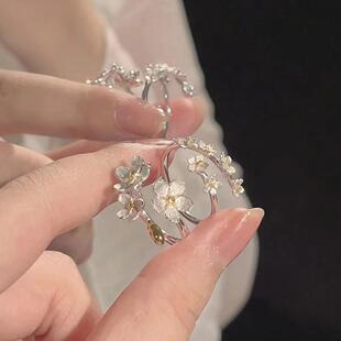 山茶花戒指闺蜜小众设计感轻奢简约气质开口调节对戒学生生日礼物