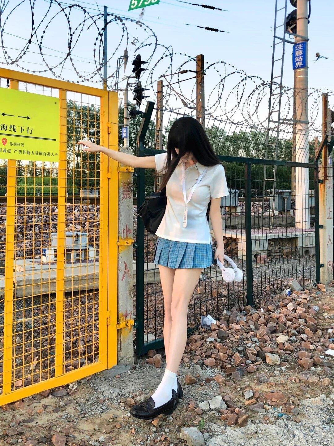 白色Jk收腰polo衫短袖女日系校供感夏季刺绣T恤搭配松蓝格裙套装图片