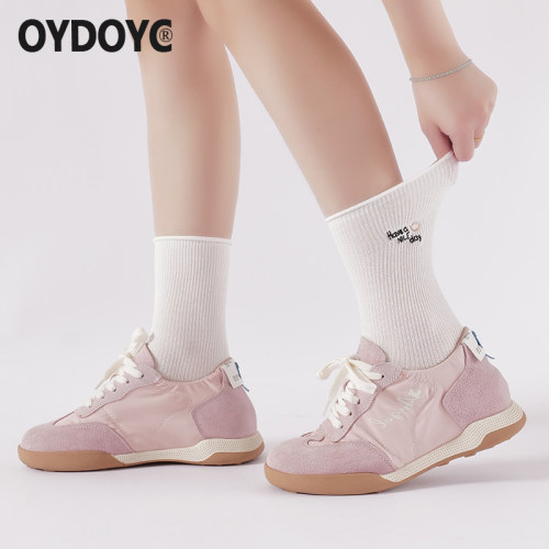 OYDOYC女款字母刺绣白色中筒袜