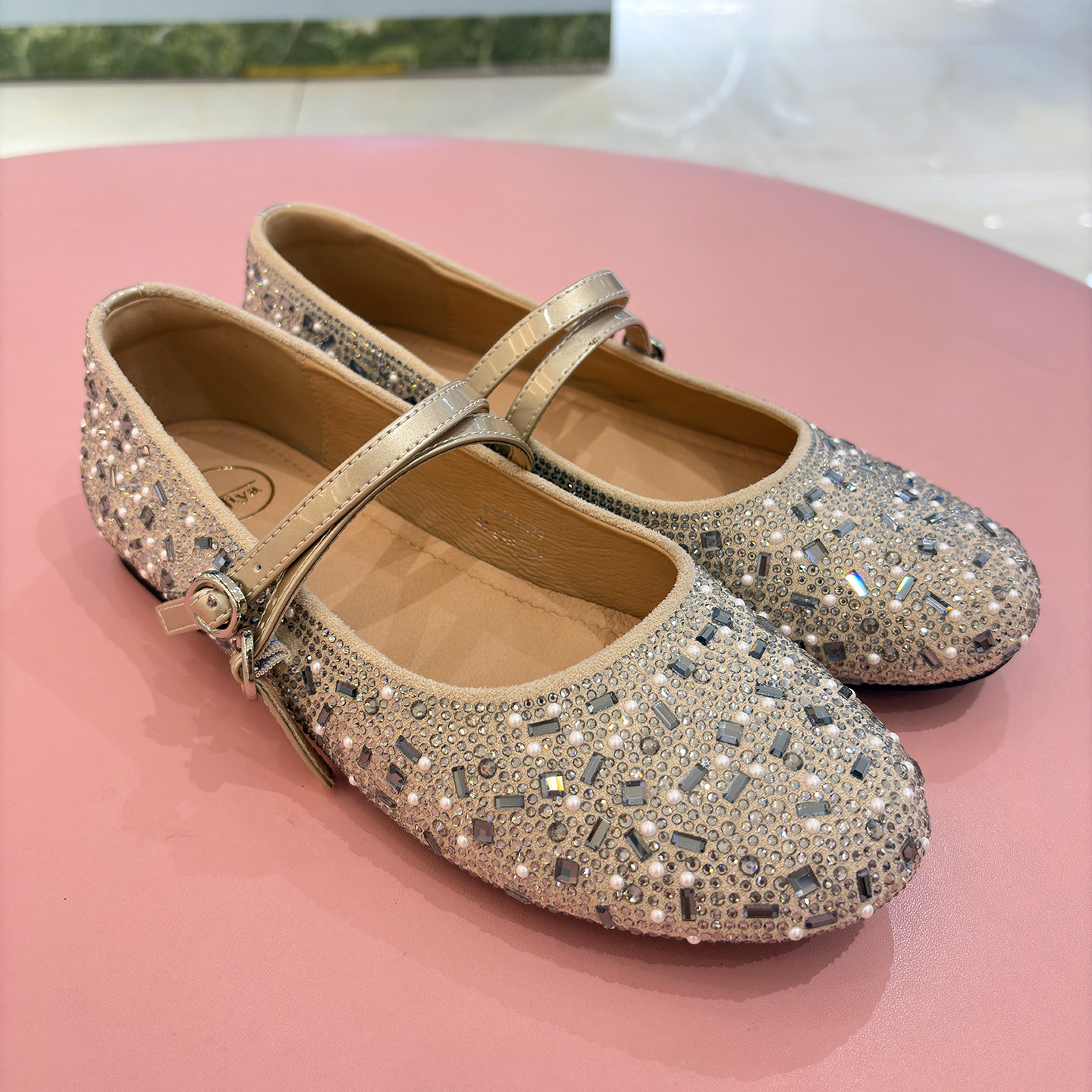 索菲娅女鞋2026春季商场新款平底舒适浅口满钻时装单鞋SFE1111179