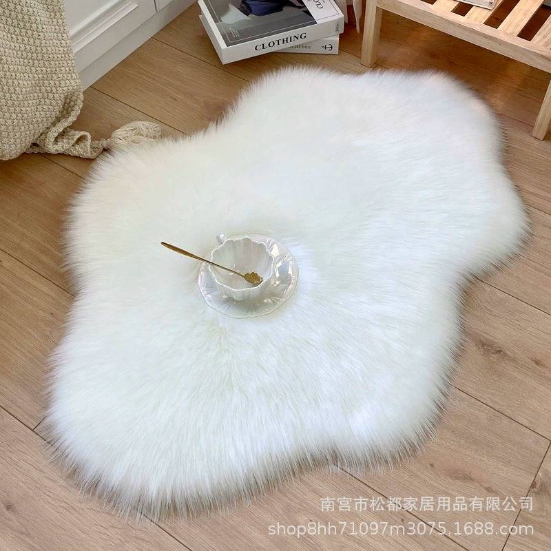 白色长毛绒云朵地毯少女床边毯不规则家用客厅茶几地垫镜前毛毛毯图片