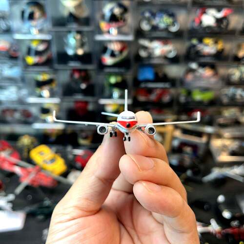1：400比例合金飞机波音737-800东方航空复古老涂装模型成品摆件