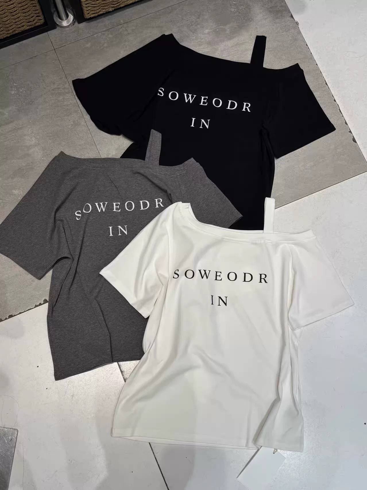 十三行单漏肩设计洋气短袖T恤女2026夏季百搭短袖潮气质上衣