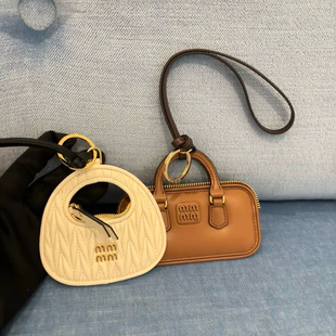 韩国张元英同款小众牛皮保龄球包挂件女士白色羊皮徽标挂饰现货