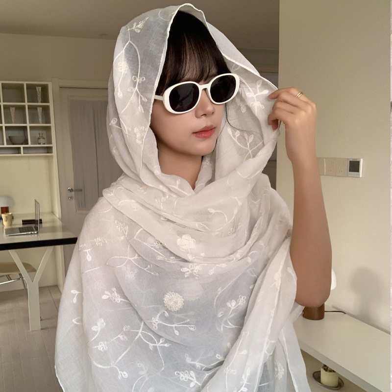 采购产品夏季女式薄披肩，民族风格海边防晒盘扣丝巾，云南大理摄 - 实物图