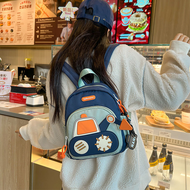 幼儿园儿童书包2025新款时尚撞色男女孩外出旅游轻便研学双肩背包