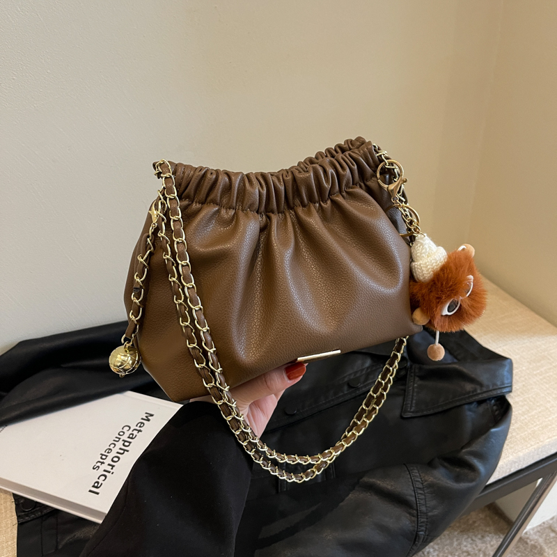 今年流行包包女2025新款高级感纯色小众单肩包百搭链条斜挎水桶包