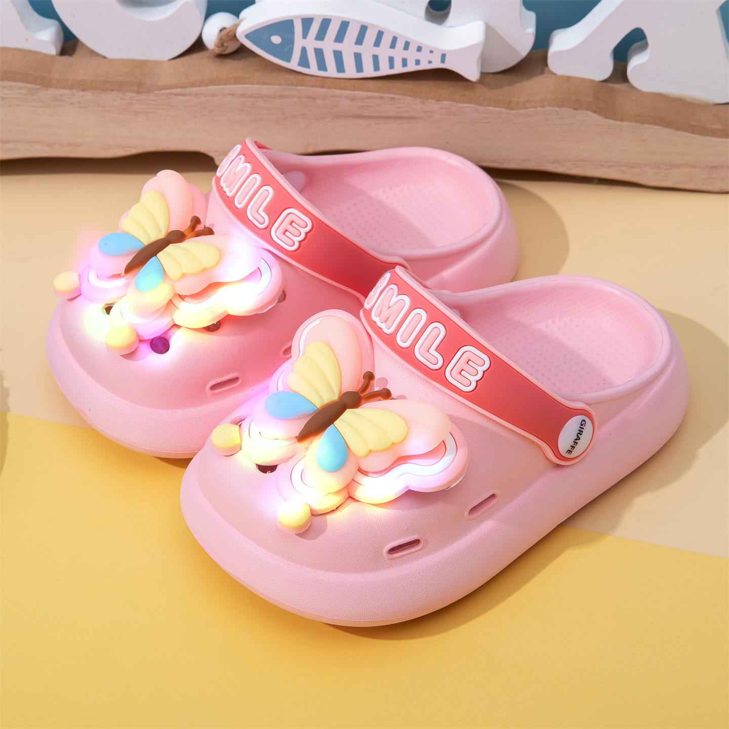 儿童洞洞鞋夏季女童卡通发光亮灯包头女孩凉拖室内防滑宝宝拖鞋