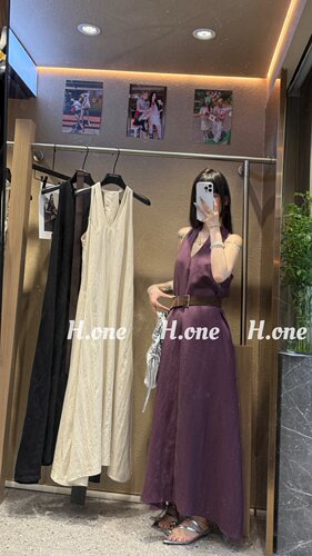高品质法式挂脖V领收腰显瘦连衣裙女无袖洋气减龄气质裙子
