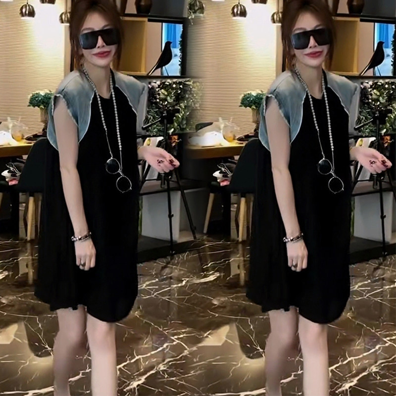 欧货牛仔拼接连衣裙女2026夏新款设计感无袖压皱雪纺百搭宽松裙子
