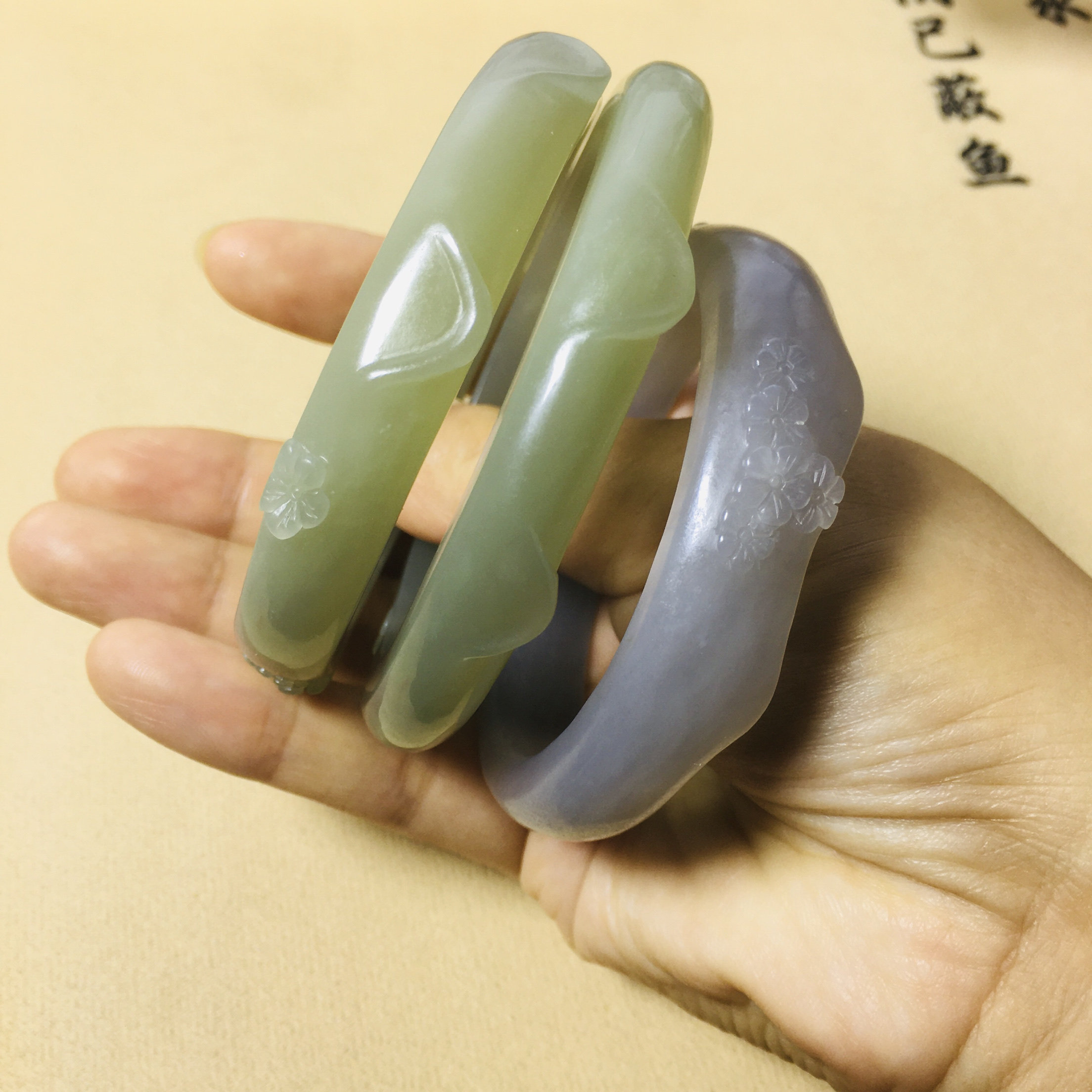 和田玉手镯雕刻手镯天然玉手镯晴水烟紫色