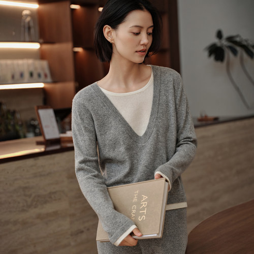2025秋冬新款100纯山羊绒衫女V领假两件气质撞色轻奢毛衣针织套衫