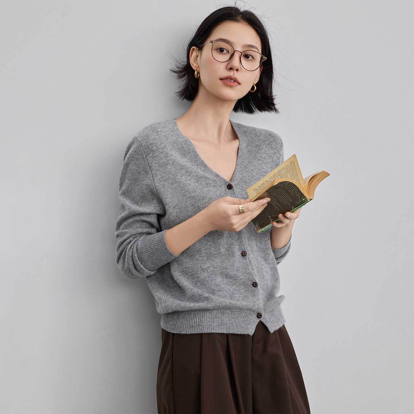 2025秋冬季新款100%纯山羊绒衫女V领单排扣纯色百搭针织开衫上衣