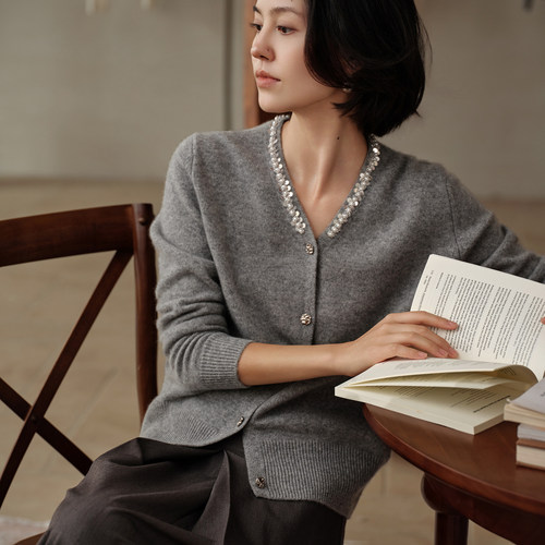 25秋冬新款100纯山羊绒开衫女V领设计感钉珠亮片加厚气质针织外套