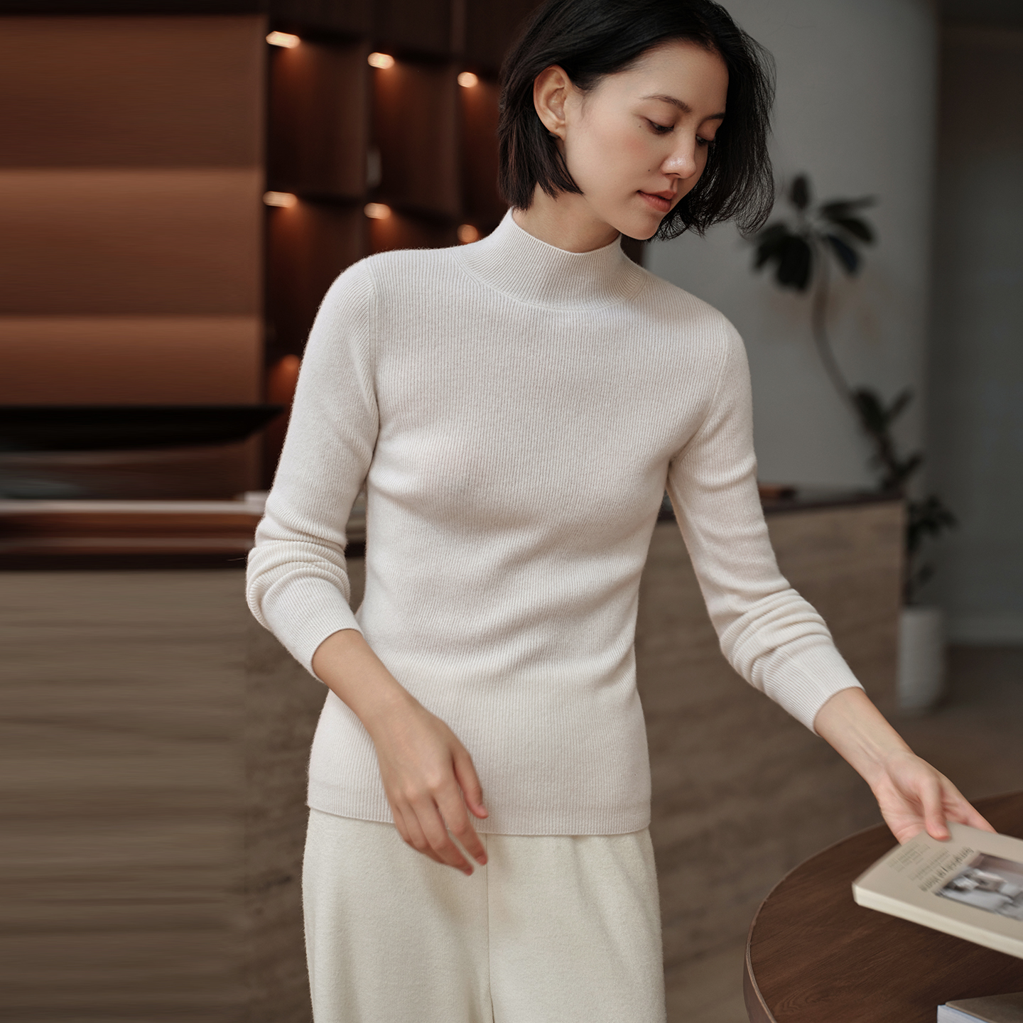 2025秋冬新款100%纯山羊绒衫女半高领坑条修身显瘦简约针织打底衫