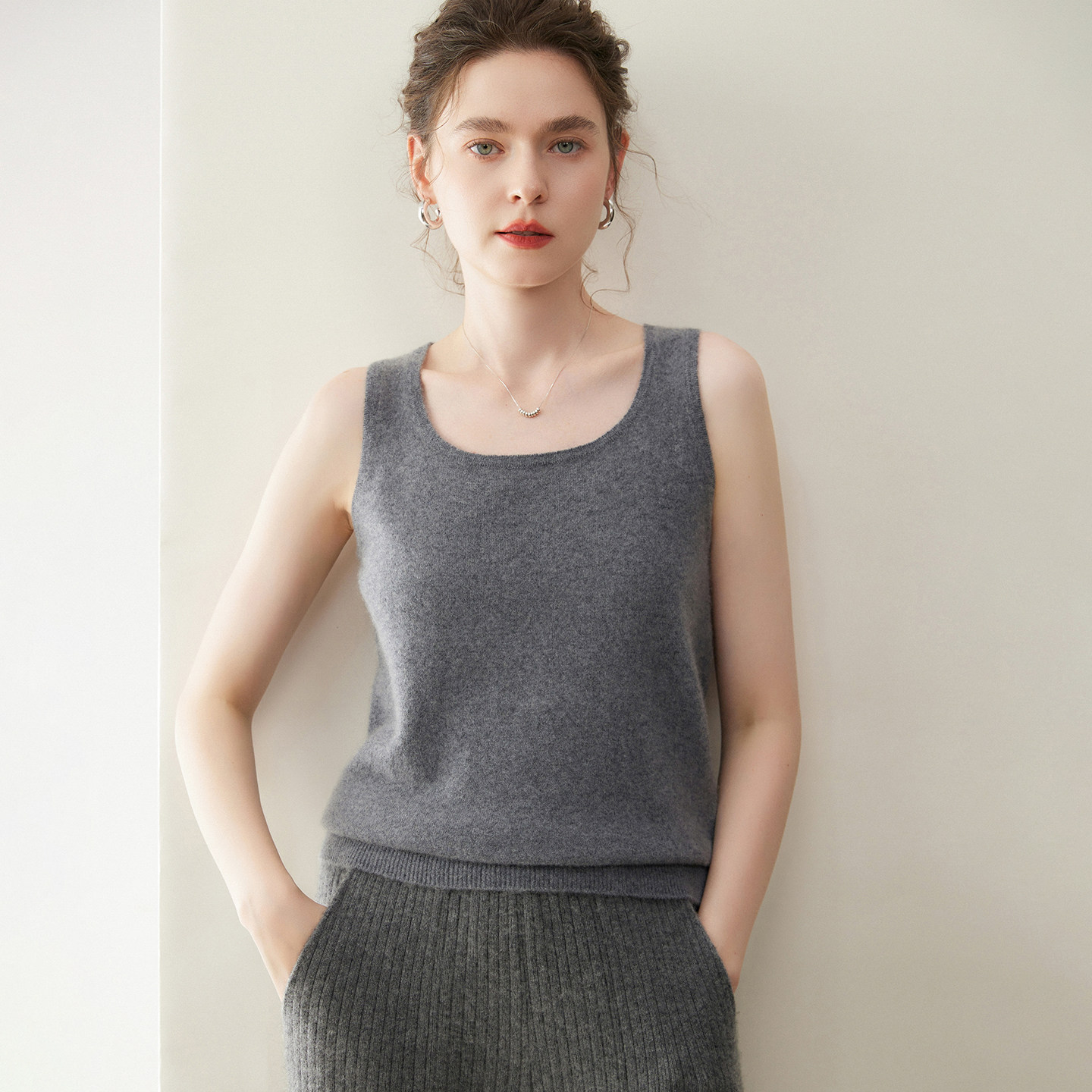 25秋冬新款100%纯山羊绒吊带女圆领无袖针织打底背心马甲内搭坎肩,女装/女士精品,羊绒衫,淘宝优惠券,粉丝福利购,淘宝优惠卷