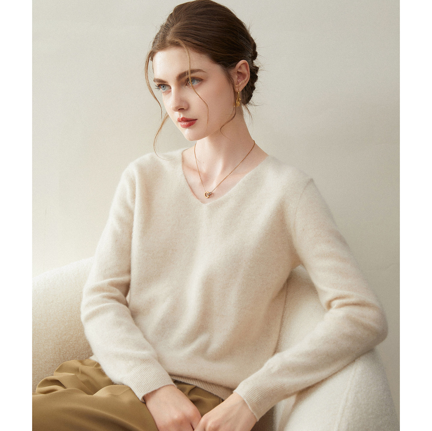 2025秋冬新款100%纯山羊绒衫女V领宽松无缝百搭针织打底保暖毛衣,女装/女士精品,羊绒衫,淘宝优惠券,粉丝福利购,淘宝优惠卷