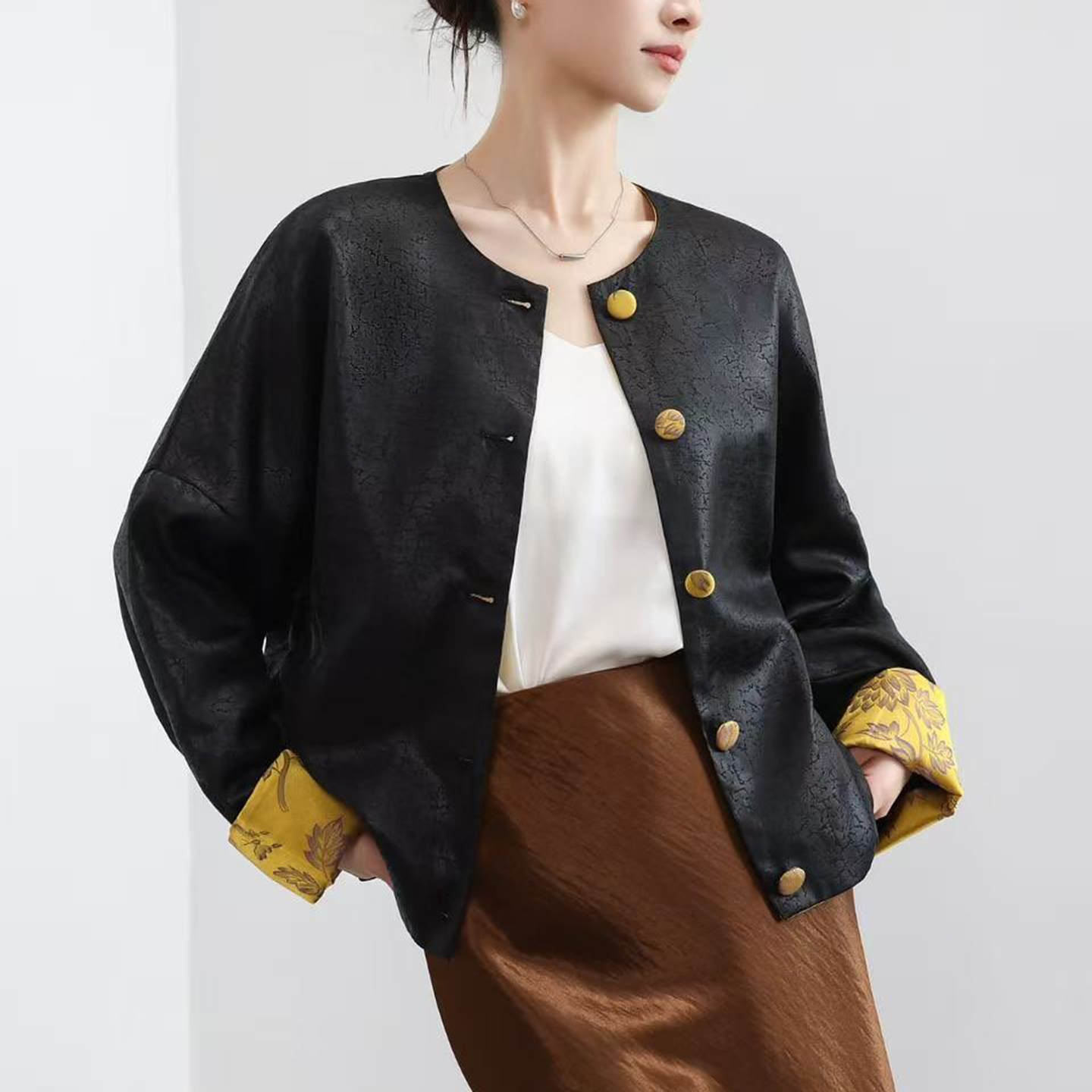 复古国风新中式撞色皮衣外套2025新款高级感气质宽松圆领休闲上衣