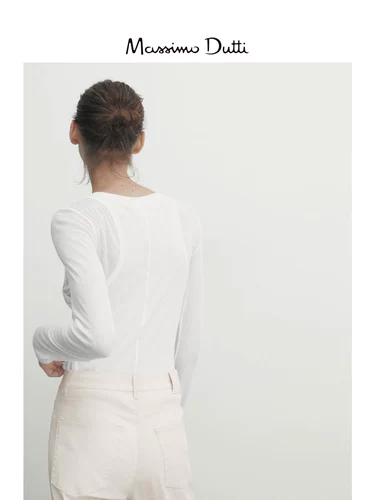 Демисезонный минималистичный дизайнерский лонгслив для отдыха, приятная телу футболка, 2023, облегающий крой, тренд сезона