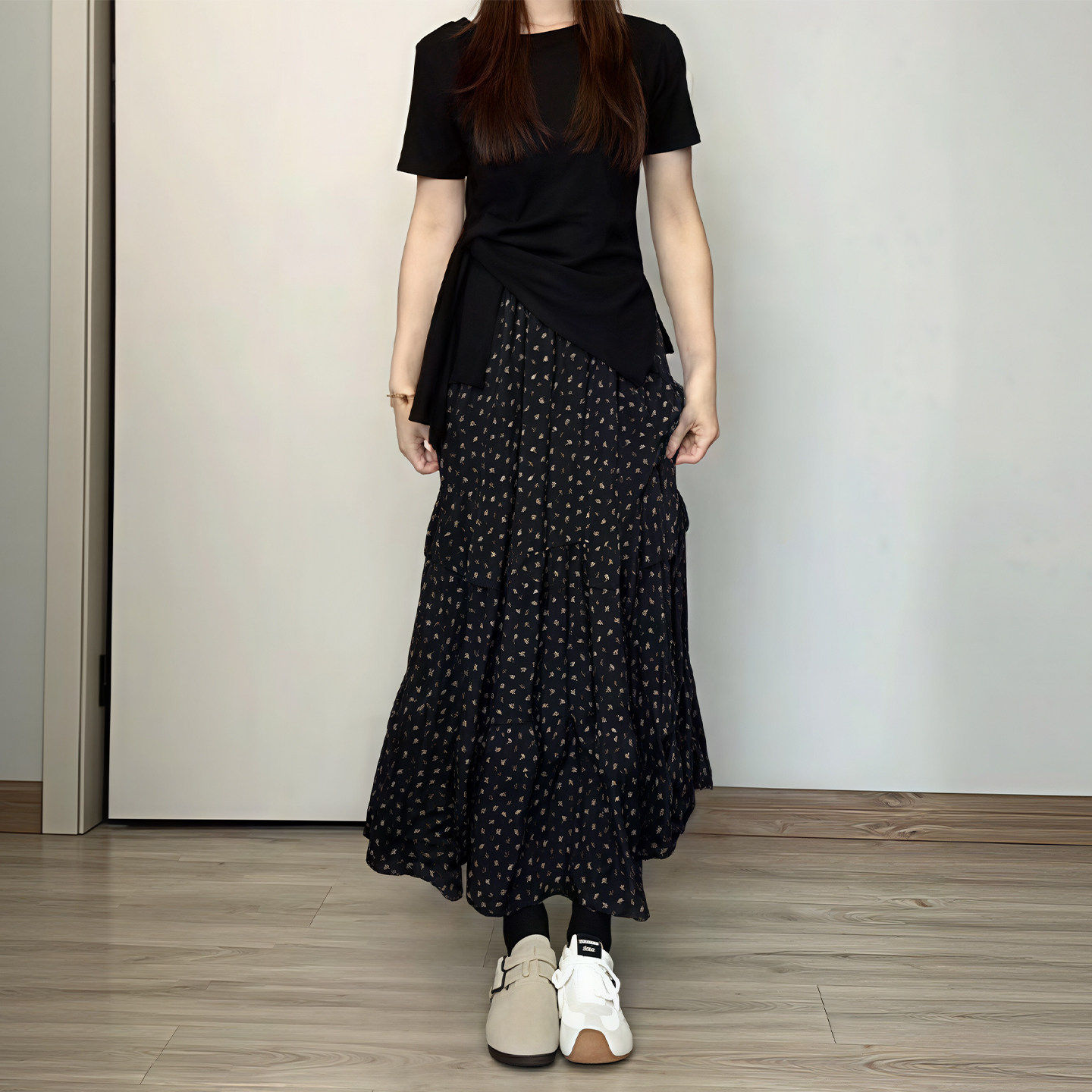 高级感黑色碎花半身裙女2026春季新款大码遮肉显瘦中长款a字裙子