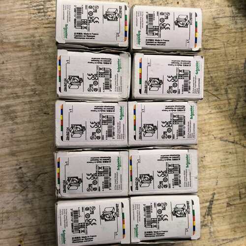 议价施耐德按钮ZB4BZ104，法国制造，全新原装，带包装。