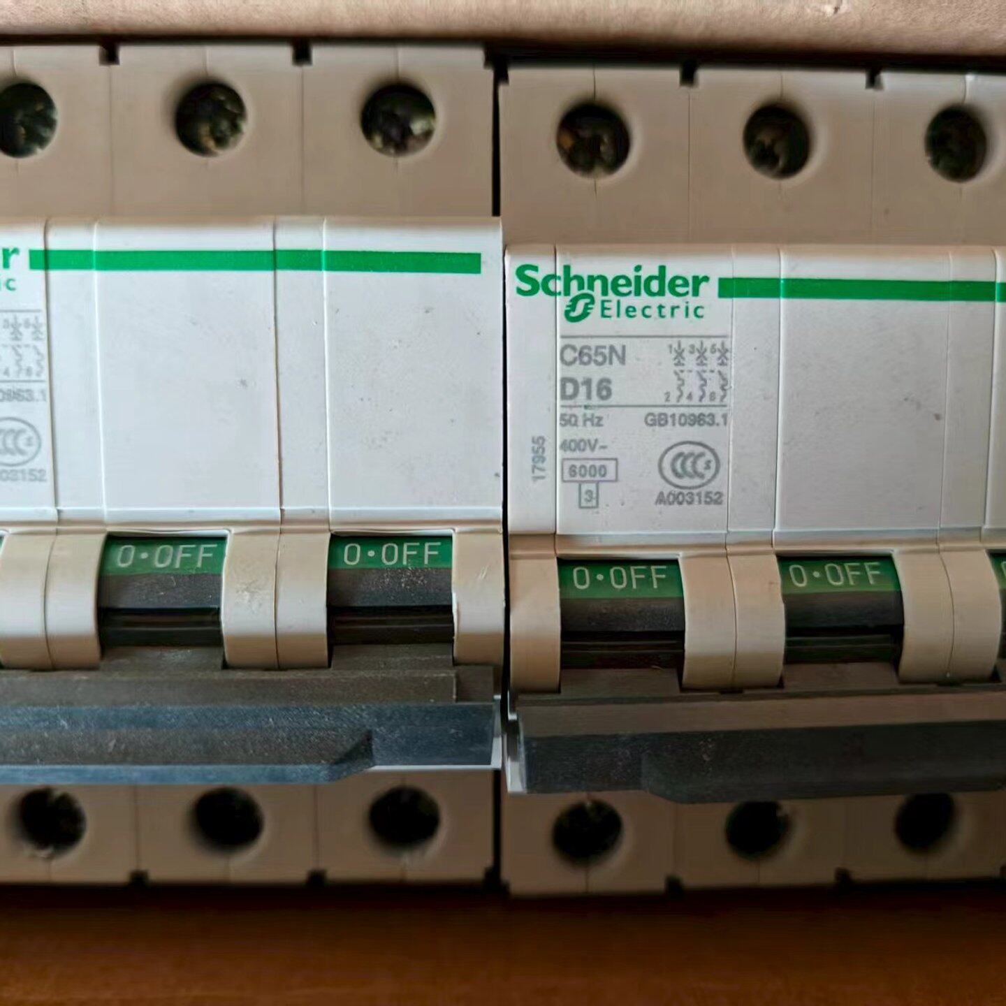 议价Schneider 施耐德 C65N 3P断路器