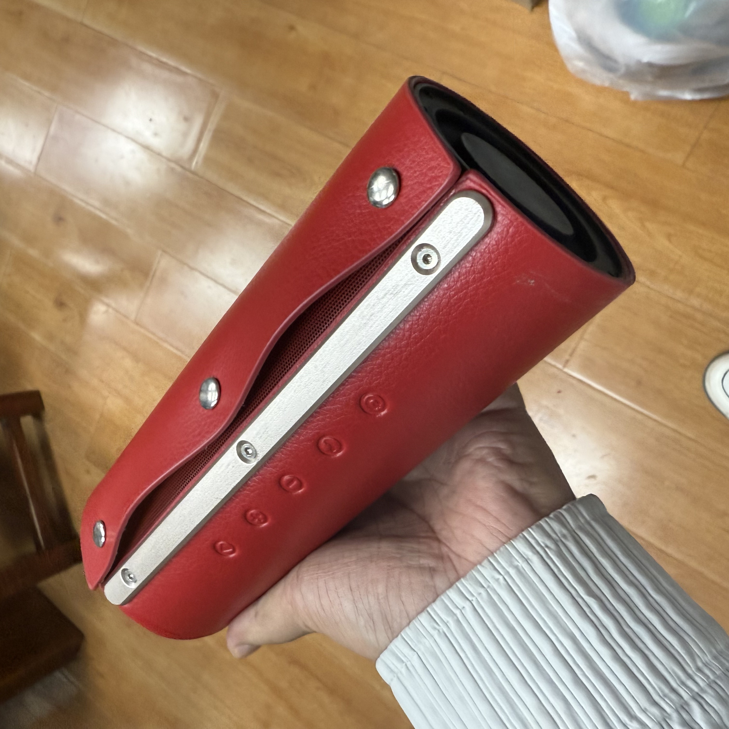 蓝牙音箱，皮质，坏的。要修   颜色随机发