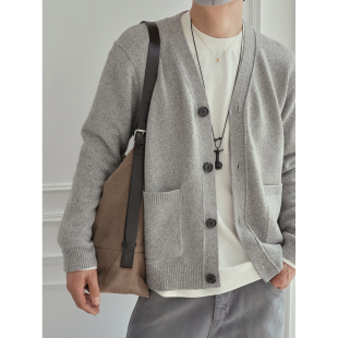 港风休闲简约基础款V领针织开衫男士早秋潮流新款单排扣毛衣外套