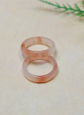 和田玉桃花酿金丝玉圆条玉石戒指