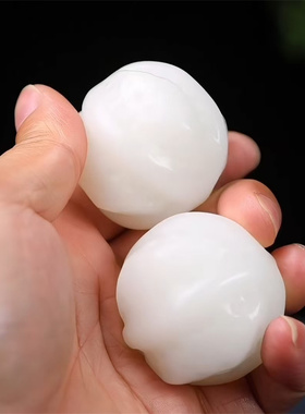 天然新疆和田玉白玉核桃把件文玩