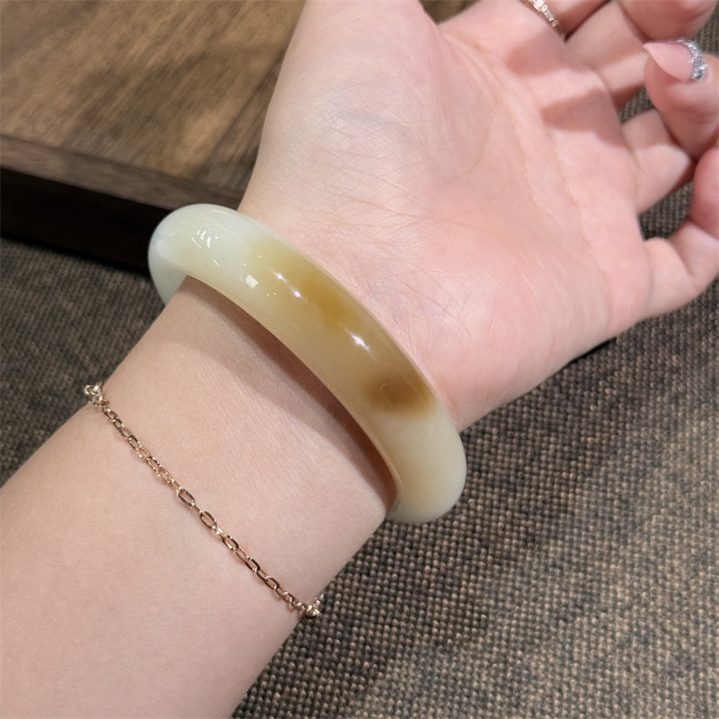 天然和田玉且末糖白手镯女款糖白玉胖圆条玉镯子温润养人手饰礼物