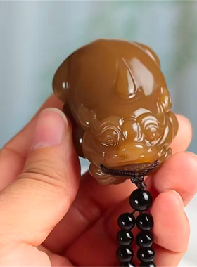 天然新疆和田玉且末红糖貔貅把件