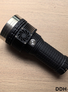 21700/4695/46120/八灯大尺寸手电筒外壳/风扇主动散热 DDH-F8A