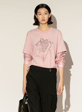 XG/雪歌26春新款慵懒风粉色圆领印花假两件长袖T恤女XL101006A316