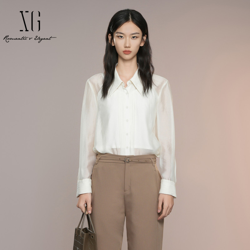 XG/雪歌尖领微透优雅长袖衬衫女