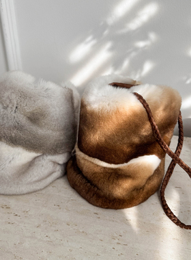 法培丝绒青紫蓝色兔毛皮毛一体水桶包高级感真皮毛单肩手提女秋冬