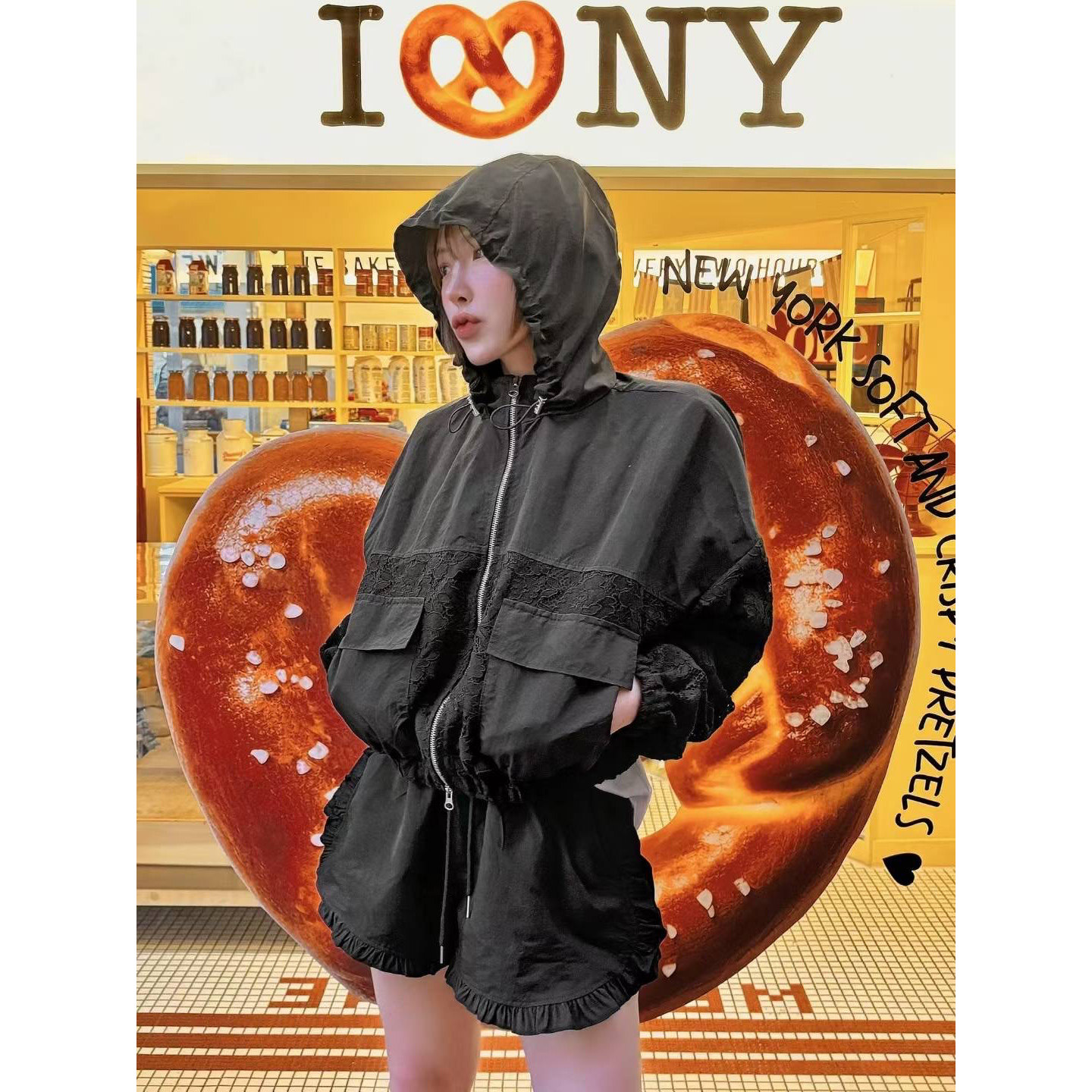 韩国代购女装2025夏款帅气超酷蕾丝拼接连帽拉链外套+短裤潮套装